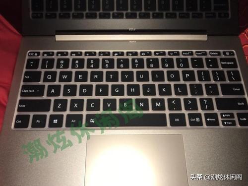 华为电脑键盘闪灯怎么开(华为电脑键盘闪灯开启指南)